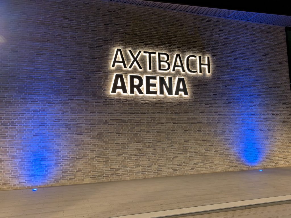 Axtbach Arena beleuchtet